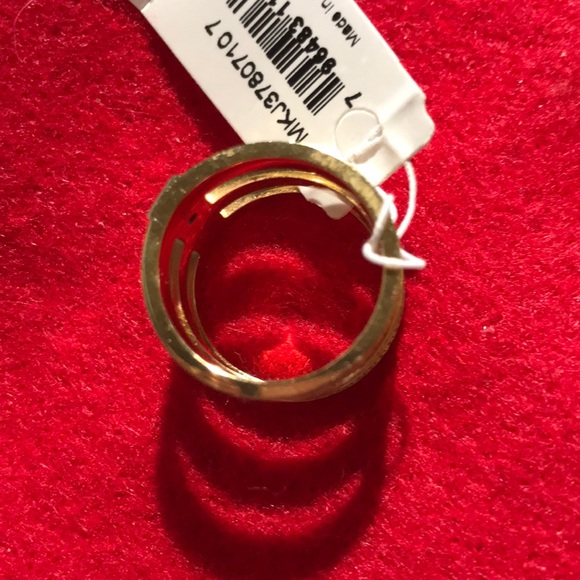 Put a ring on it - Picture 3 of 5